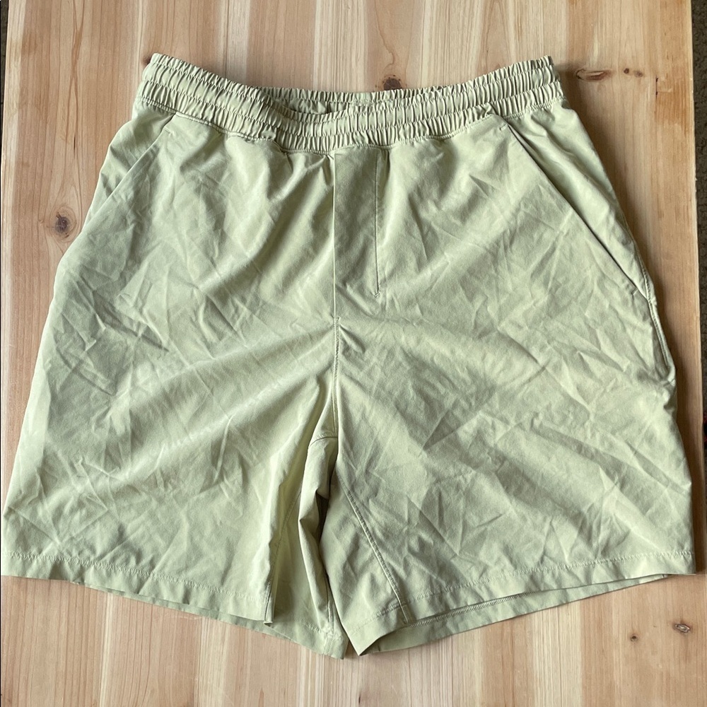 Lululemon Mens Green Pace Breaker Shorts Fully Lined 7"
